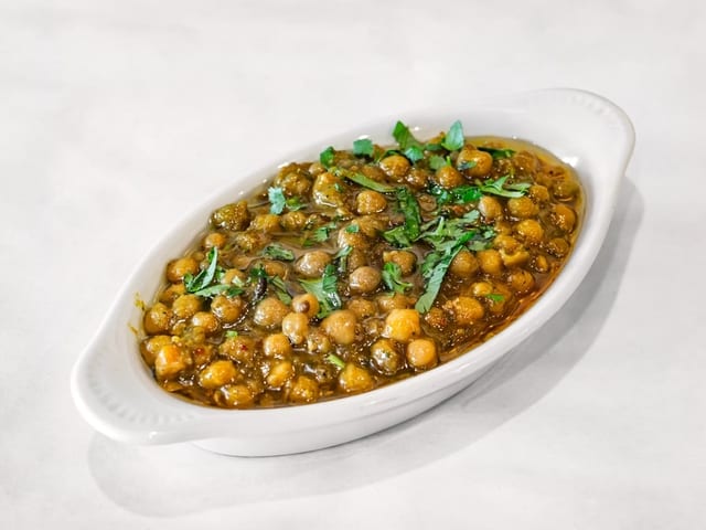 WHITE CHANA.